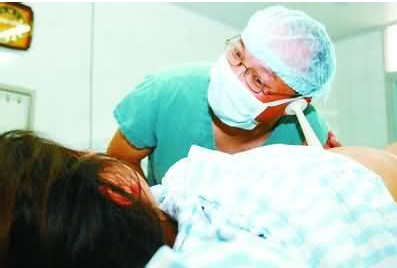 产科男医生的“一阳指”，为何令准妈妈尴尬不已，甚至有点痛苦？