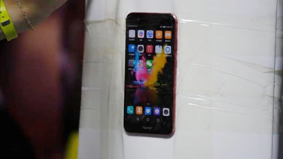 手机容易被坐弯吗,手机被坐弯了还能修吗