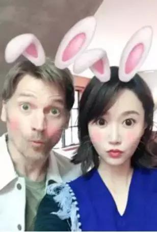 杨幂李易峰现身米兰街头,李易峰怎么穿杨幂的衣服