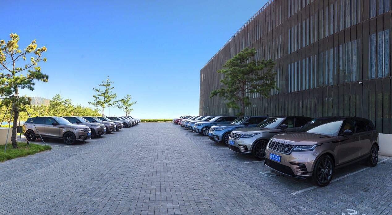 第一人称试驾路虎揽胜星脉,新一代路虎揽胜星脉试驾视频