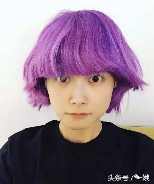 如何评价李宇春的先锋感时尚造型,李宇春怎么打扮都像中性人