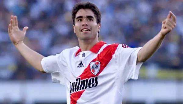 博格巴和内马尔谁强,博格巴和内马尔身价