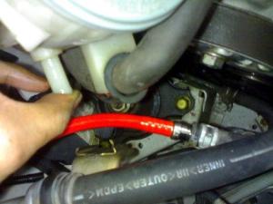 电子助力油多久更换一次,助力油少了是更换还是加