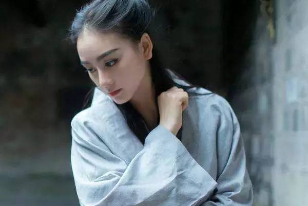 莲笙：《讲什么矜持？》