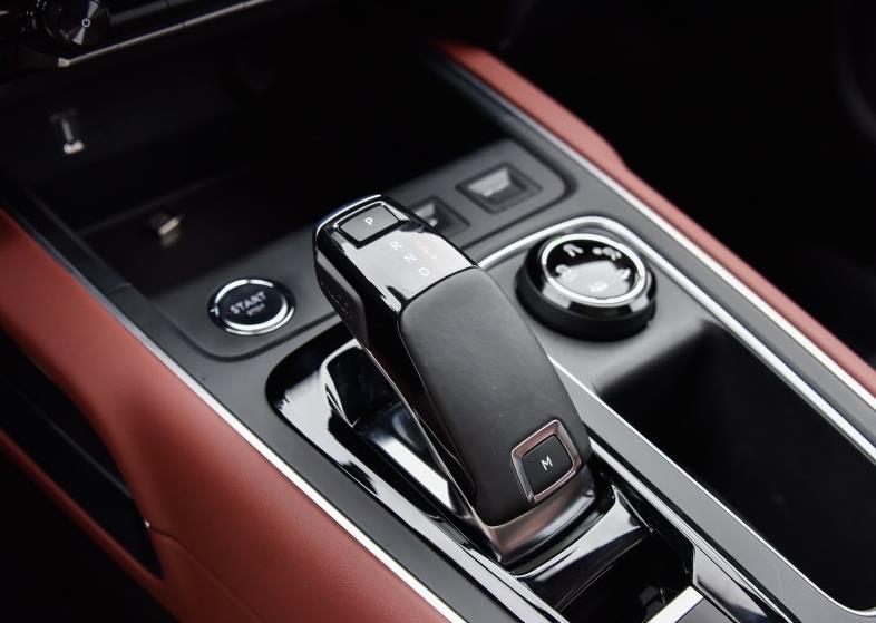 世上所有入流的美,都不相苟同