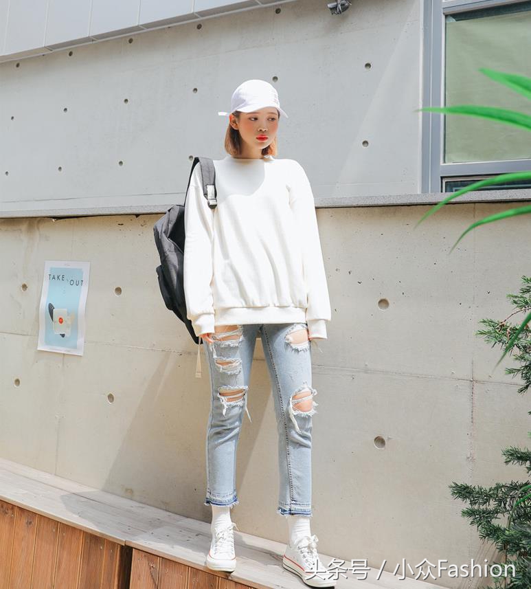 韩国女生卫衣搭配图片,适合女汉子卫衣穿搭拍照姿势教程