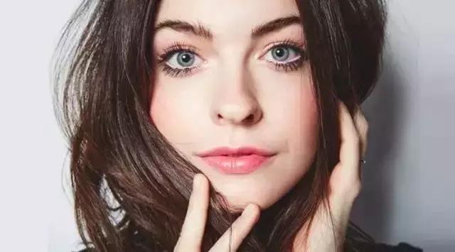 怎样涂睫毛膏又卷又翘,如何涂睫毛膏视频教程