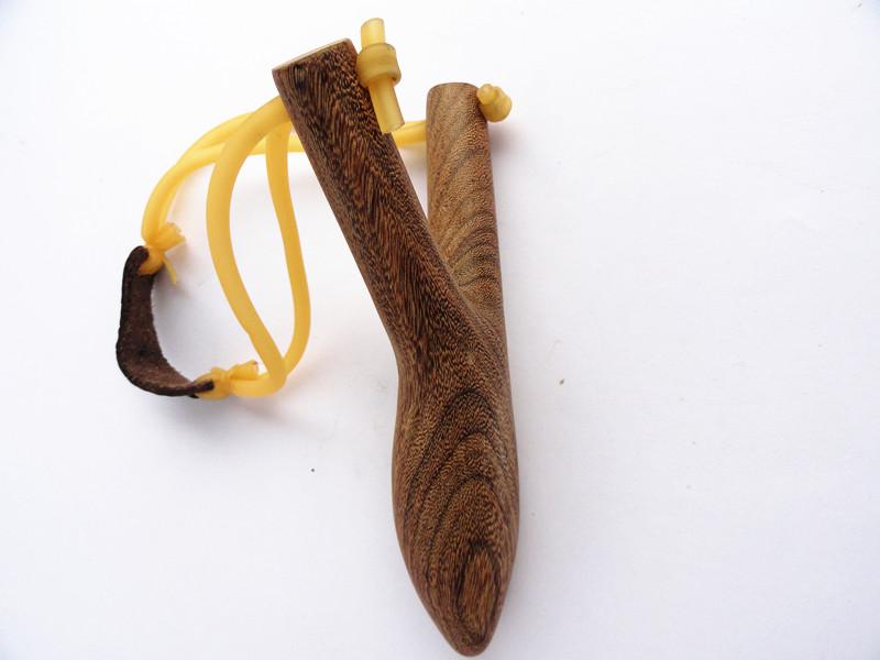 如何选择一把适合自己的弹弓,如何选择一把好的弹弓