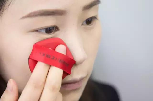 超级好用的人气气垫推荐给大家,这是我用过最好用的粉底配音