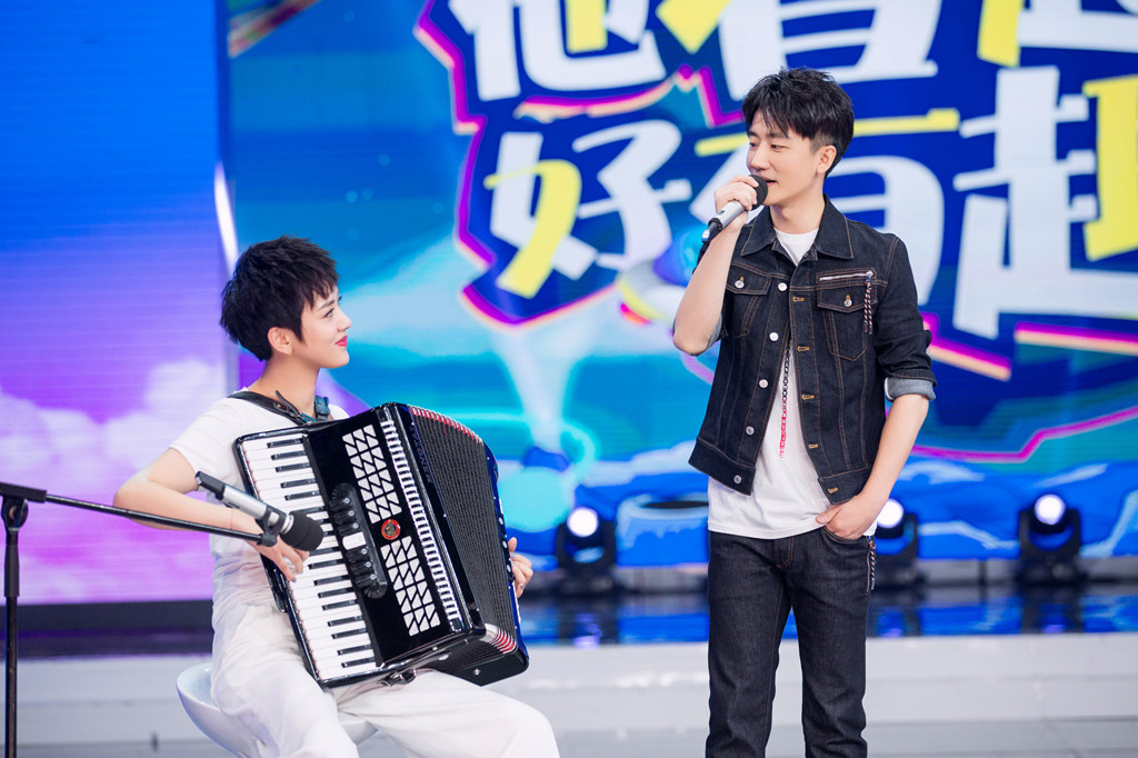 何炅牵线搭桥李晓峰,快乐大本营何炅张丹峰