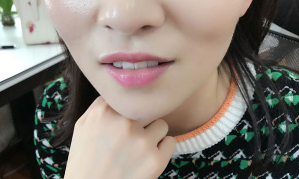 娇兰kisskiss白管试色,娇兰唇膏373