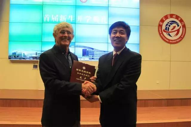 米卢为什么去卡塔尔,米卢为什么入国足