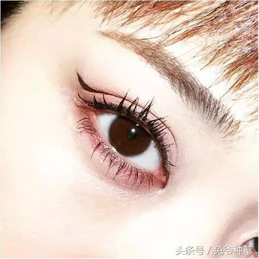 “折痕眼线”是个什么鬼？能让眼睛放大两倍，你要不要学？