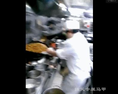 搞笑gif图再不逃就来不及了,搞笑gif趣图给我点面子行不行