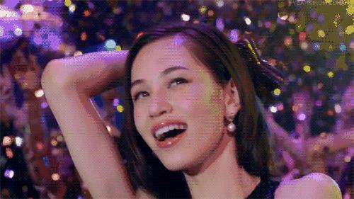 国庆要去浪？周冬雨刘亦菲等女星开包，10件单品斗赢票圈不会输