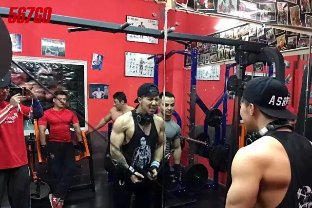 从弱不禁风的瘦高个通过学健身教练闯进CBBA世锦赛用了3年时间