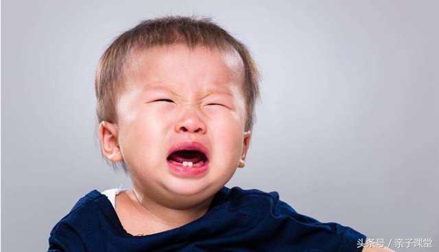 三岁小孩睡前哭闹怎么办,3岁宝宝天天哭闹家长忍不住打了