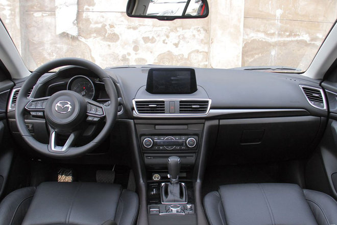 奥迪a3和奔驰a200两厢哪个值得买,奥迪a3两厢车1.4t进口2013年图片