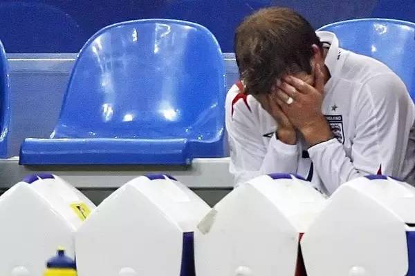 足球那些令人遗憾的场面,足球十大心酸时刻