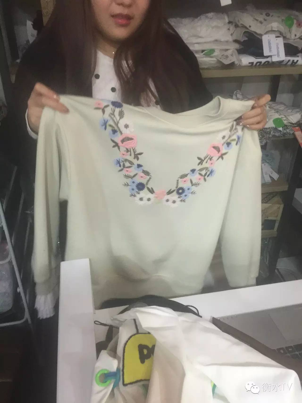 衡水10岁顾客酷似Angelababy，3·15惊现一韩国童装店，店长惊呼不要太像打折送衣～