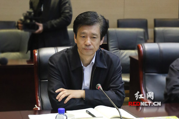 鏃╅鏂伴椈涓夊垎閽熺煡鏅撳ぉ涓嬩簨,姣忓ぉ涓夊垎閽熺煡鏅撳ぉ涓嬩簨鏂伴椈鏃╅