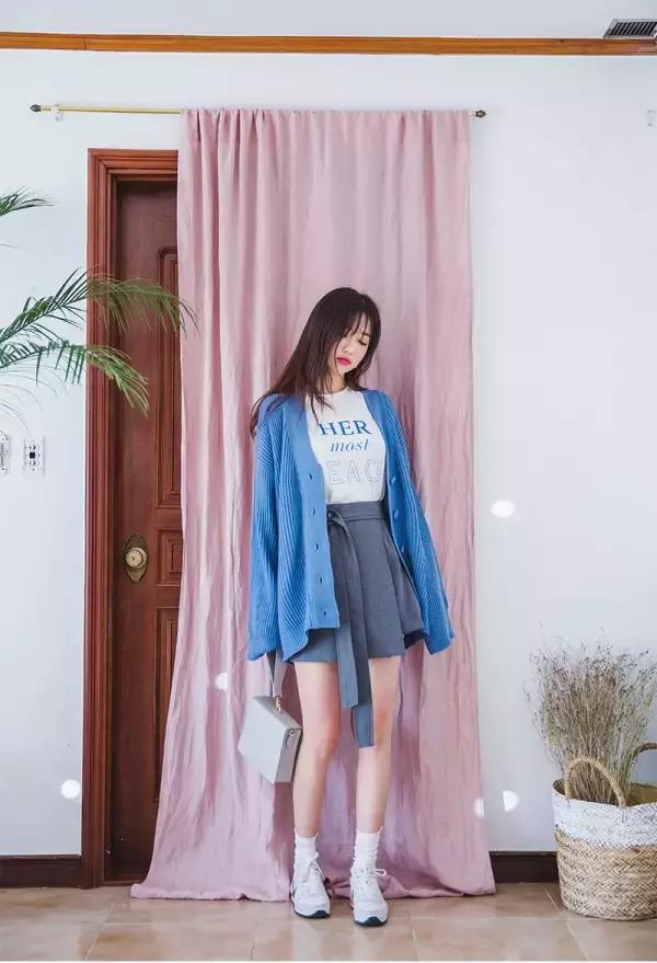 毛衣开衫怎么搭配衣服好看,暗红色开衫和浅蓝色开衫哪个好看