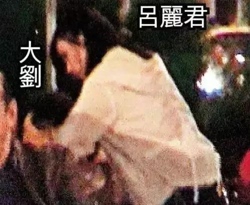 她比邓文迪更甄嬛，嫁大29岁重病富商，从狗仔逆袭为香港女首富