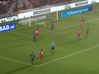 皇马C罗一拳砸向队友！麻没麻？巴萨苏亚对裁判的裆部很有兴趣