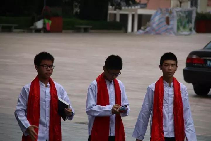 桥城中学的诗词大赛玩穿越,古诗词也能这么有趣!(文末有福利)