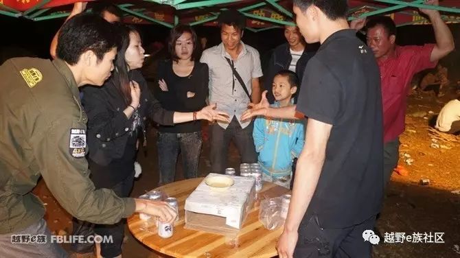 露营联谊活动,碧溪古镇露营搭帐篷