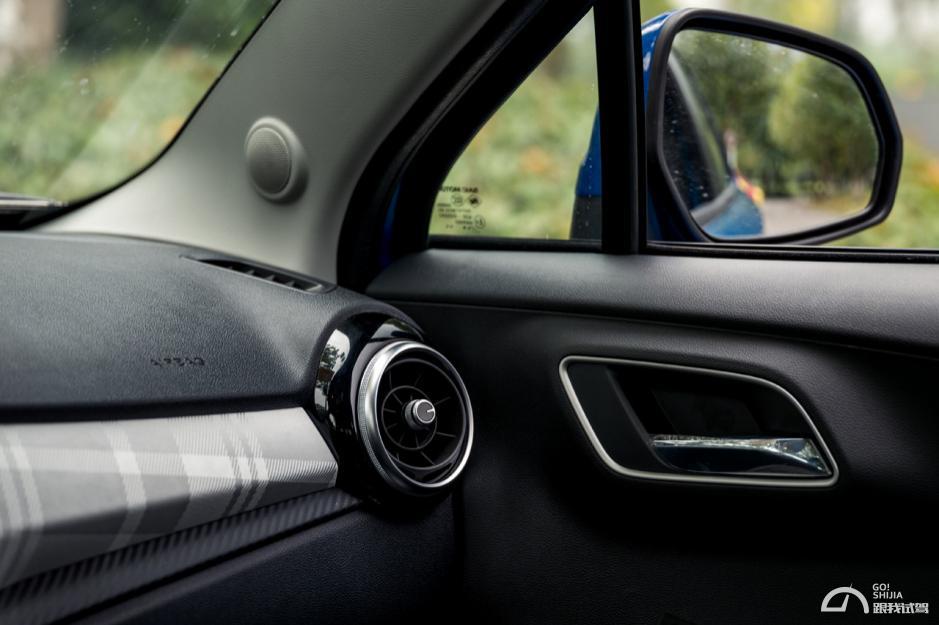 颜高性价比高的人,哪一年的名爵3最值得买