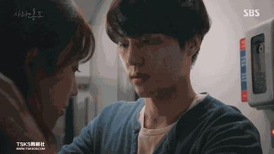 抛开狂撒鸡汤的烂俗剧情,没想到这部剧还有隐藏的看点