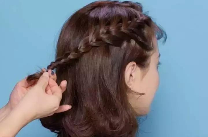 周冬雨同款发型编发教程,周冬雨春风十里不如你编发