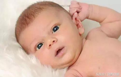 宝宝还没攒肚大便有血丝怎么回事,攒肚宝宝拉稀糊状大便