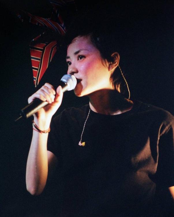 日本看中国女明星红毯,国内03年的女明星