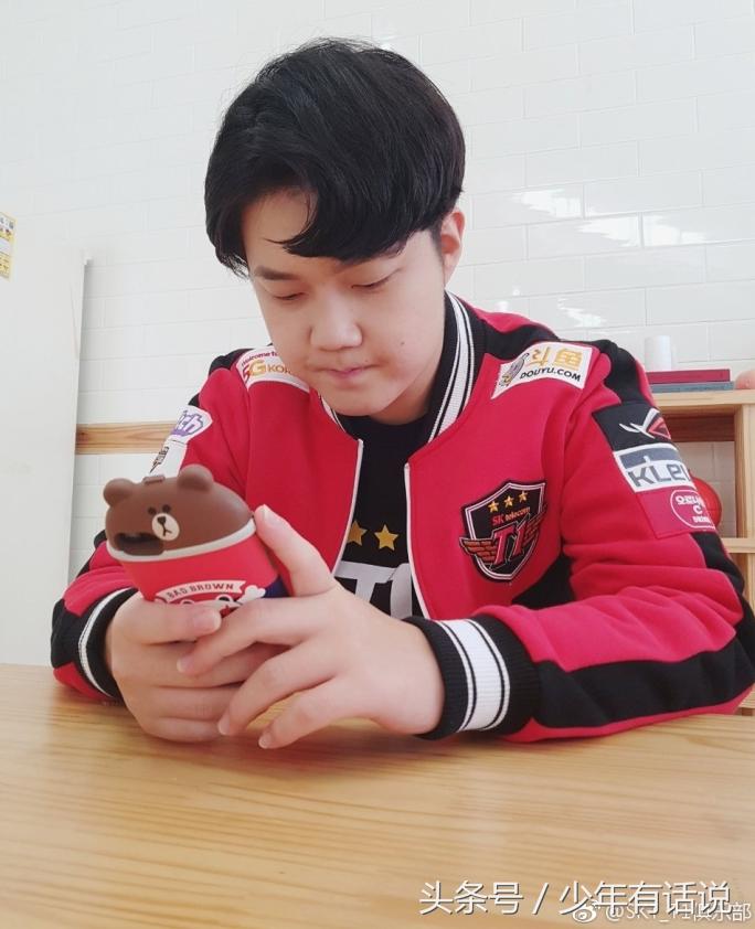 skt新赛季衣服,skt各赛季队服