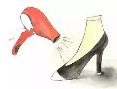 下雨时怎么让鞋子不湿,下雨潮湿天如何让鞋子快速干了