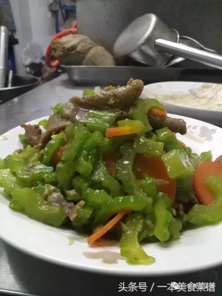 苦瓜炒肉要怎样炒苦瓜才不苦,苦瓜炒肉怎样炒苦瓜不苦