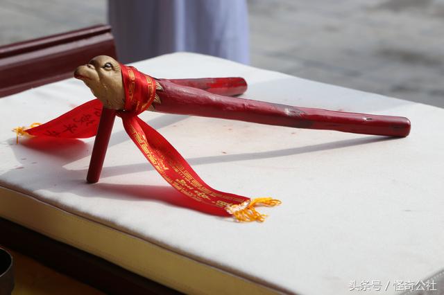 台湾高雄访湖北当阳关陵表演“扶鸾”这种古老的民间道术