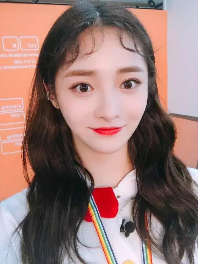 自卷法式刘海简单版,现在最火的刘海自制