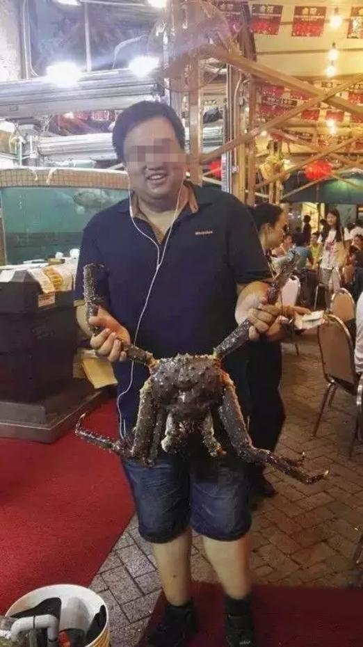 男子计划十一陪父母尽孝心结果熬夜加班累吐血