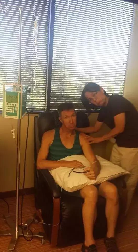 他是一名超市检票员,却依靠神奇画风,给大家带来快乐