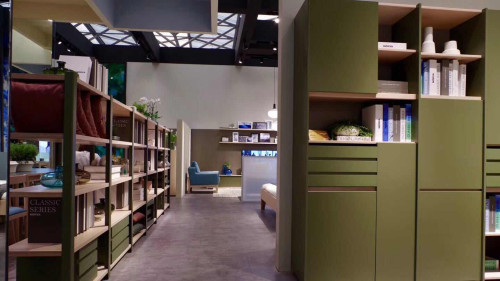 这个中国品牌占据了全球最大规模家具展两个主馆，凭什么？