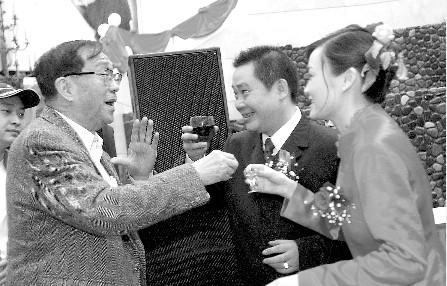 谢晋是双胞胎吗,谢晋和他的四个孩子