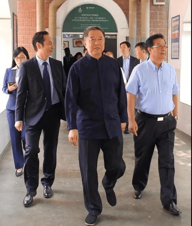 现代中国教育家刘利民先生视察建业外国语中学