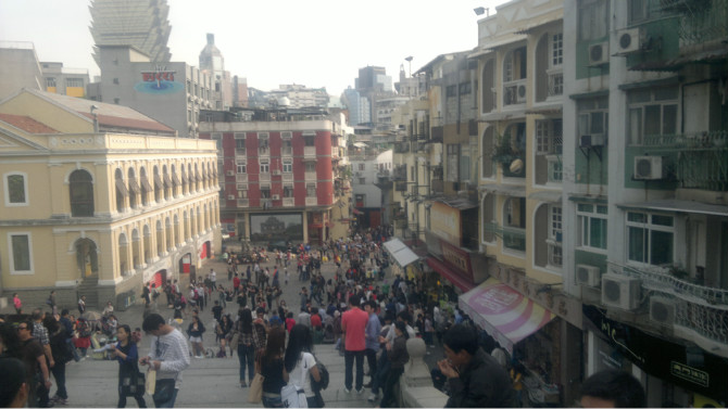 澳门大三巴牌坊大炮台对准哪里,澳门大三巴牌坊大炮台