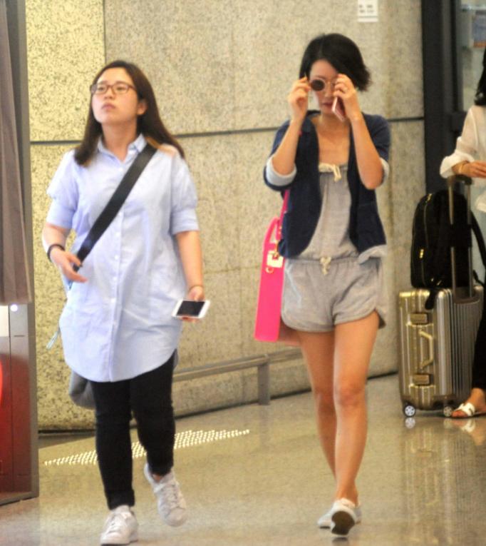 马伊琍爱穿抹胸裙,马伊琍穿吊带衫被网友嘲笑