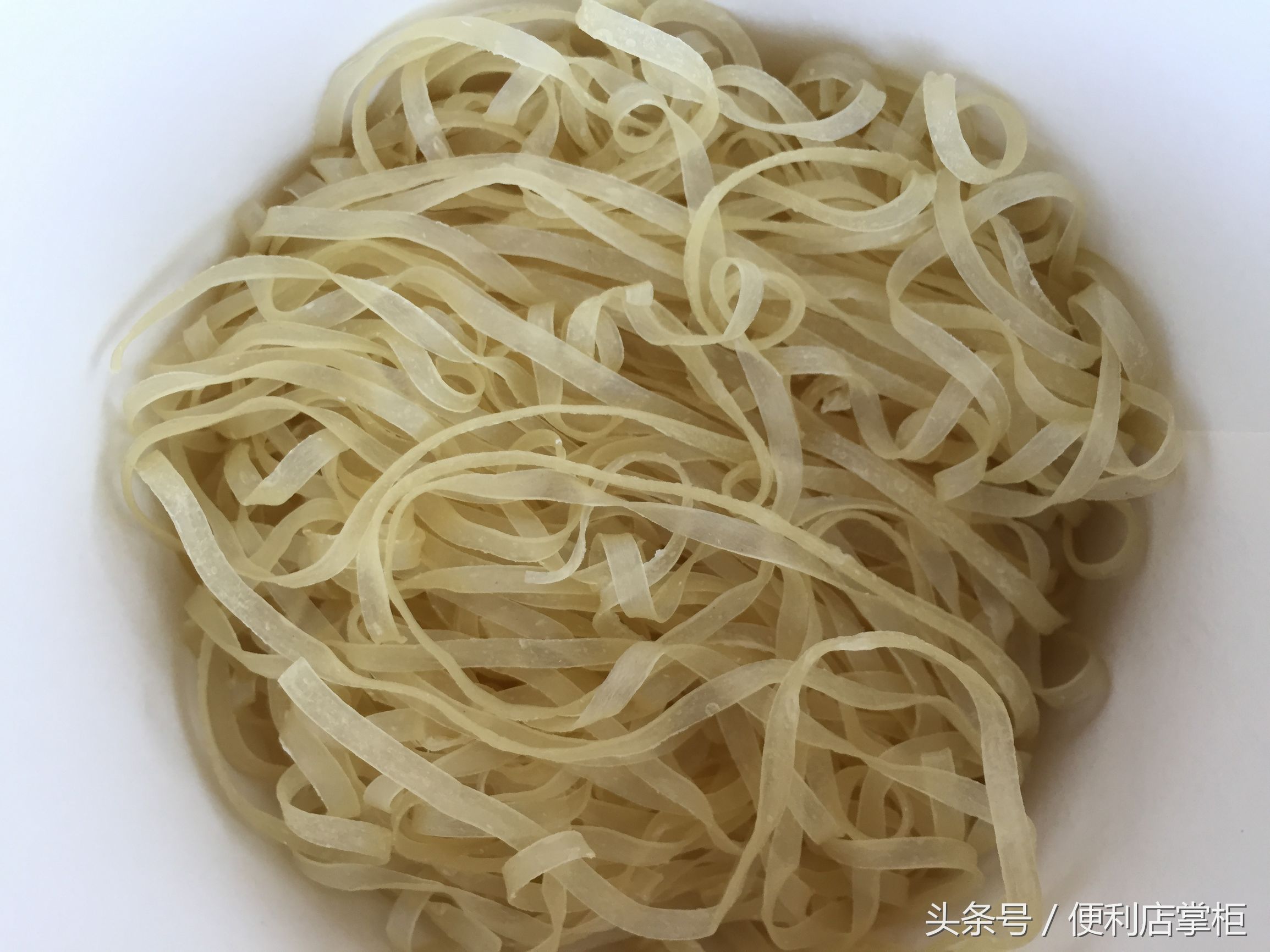 实拍试吃广东陈村牌重庆小面，配料包竟然有5包