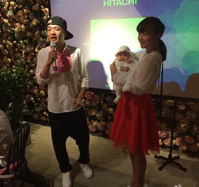 吴佩慈为大儿子庆生,吴佩慈纪晓波为儿子庆生