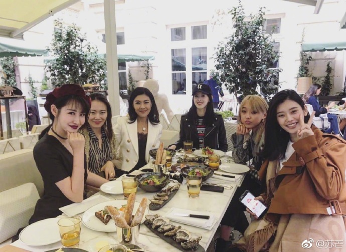 到底有多少网红去了上海时装周,参加过巴黎时装周的网红